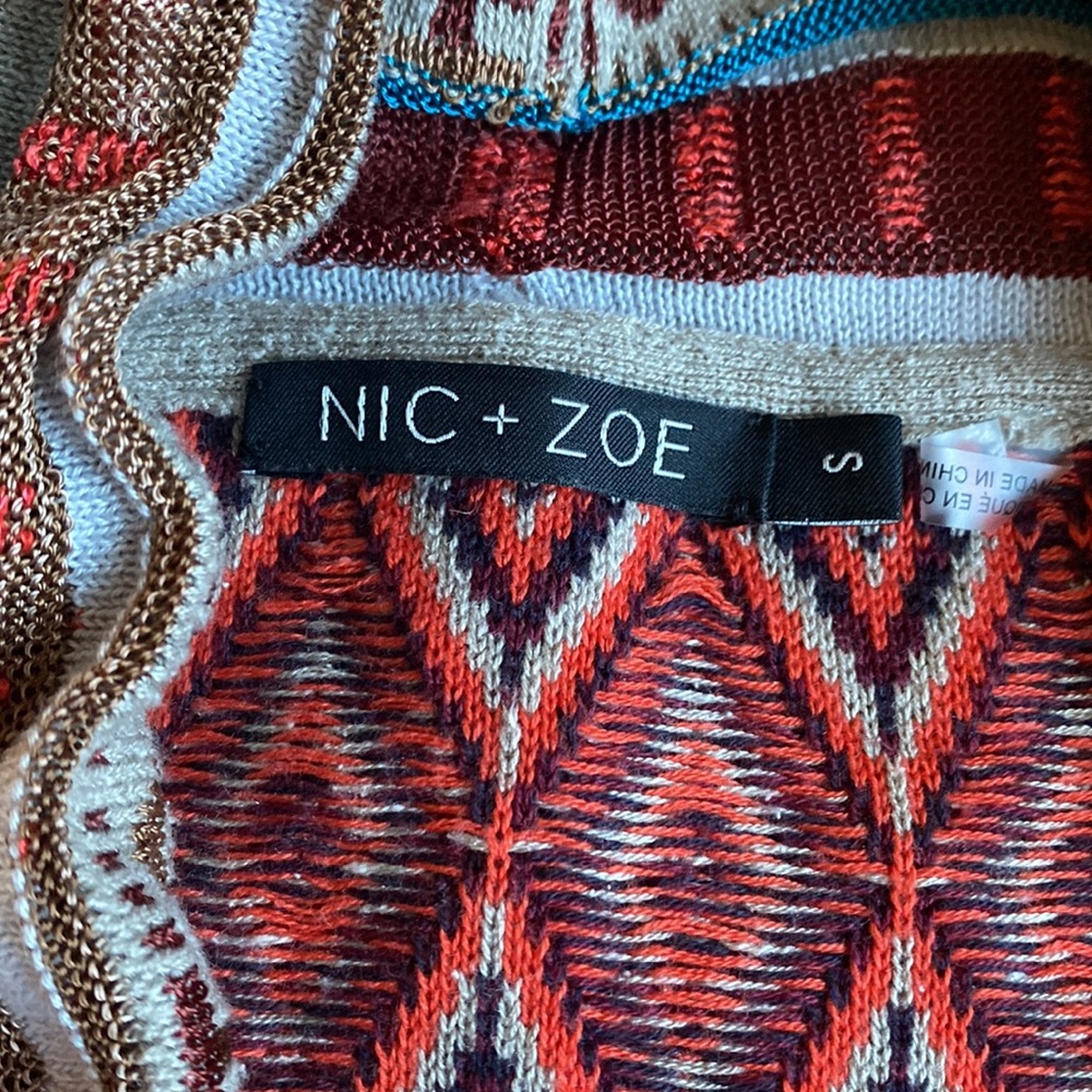 Women's Multicolor Patterned Sweater - Picture 3 of 11
